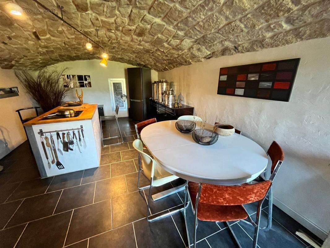 Maison en pierres rénovée + terrain 2400m² - photo 8
