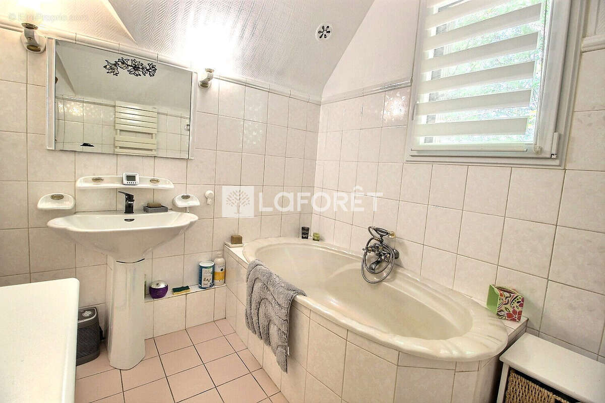 Maison à VILLENEUVE-LA-GARENNE