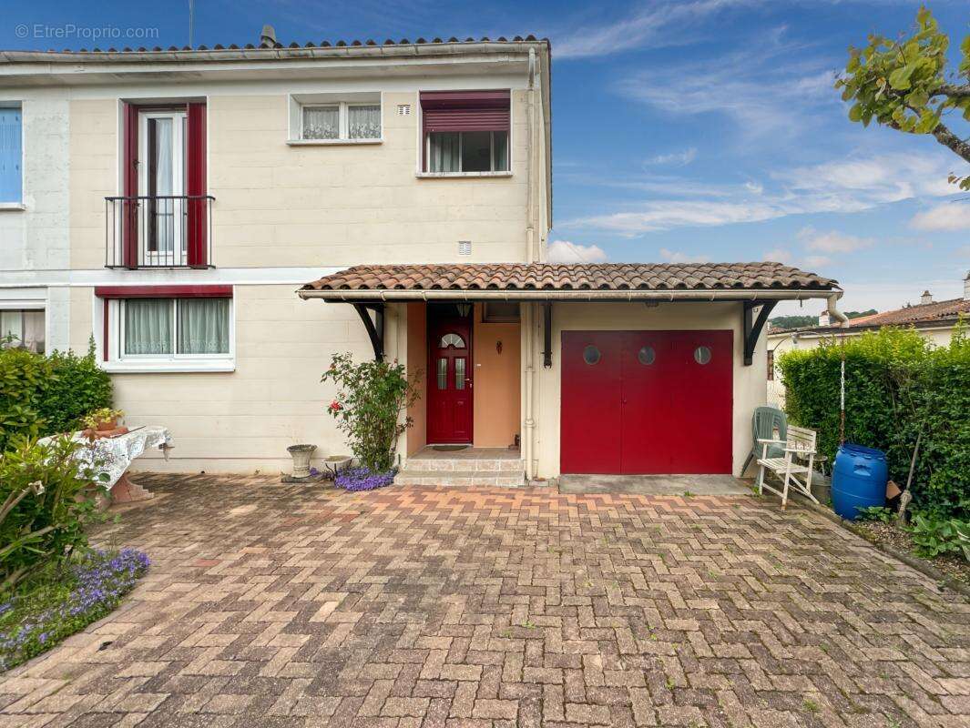Maison à SAINT-LEON-SUR-L'ISLE
