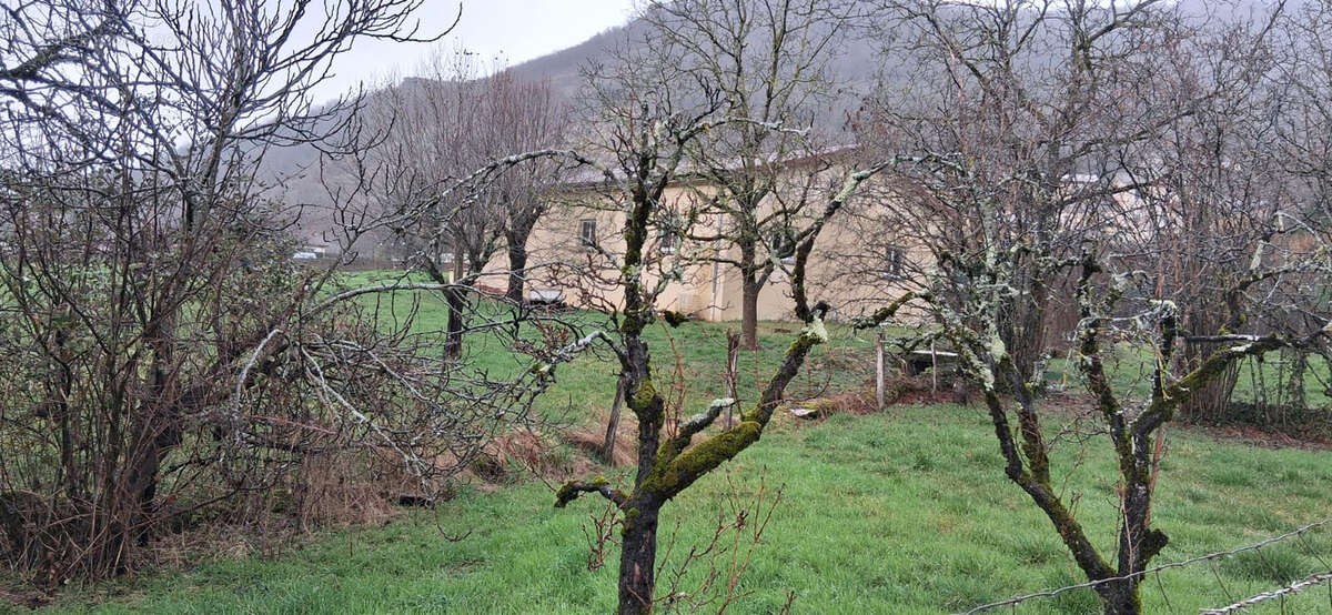 Terrain à AMBERIEU-EN-BUGEY