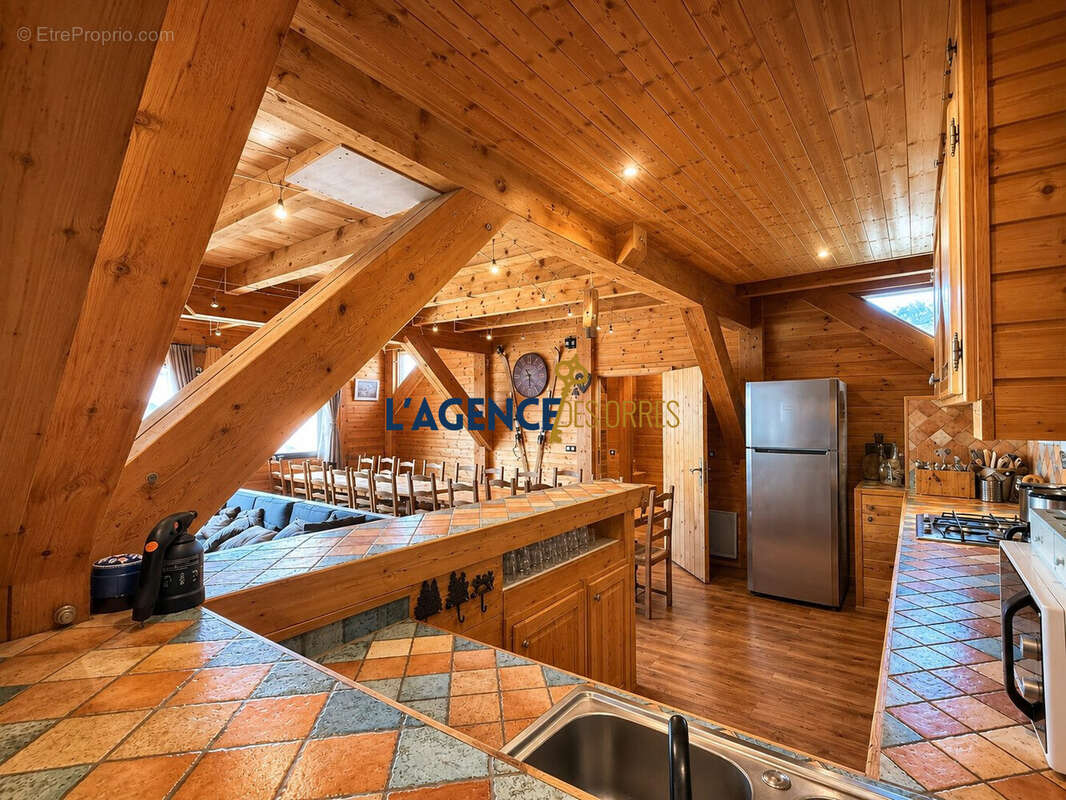 Maison 259 m² à Les Orres  - photo 2