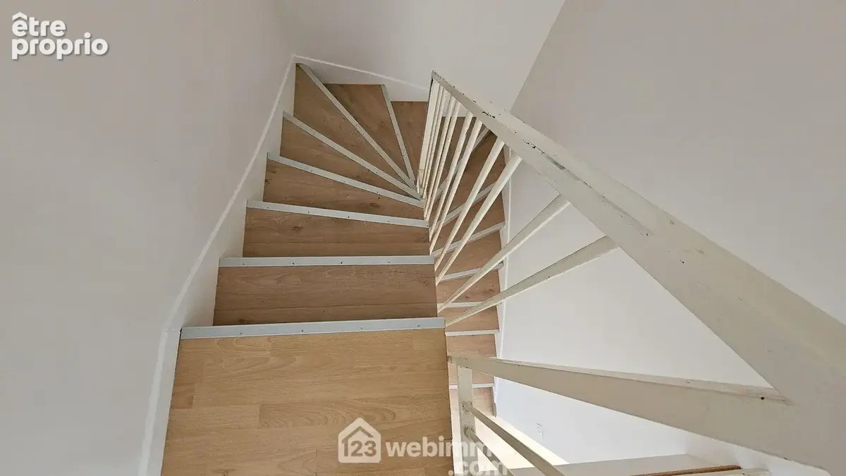 Maintenant direction le 1er étage..