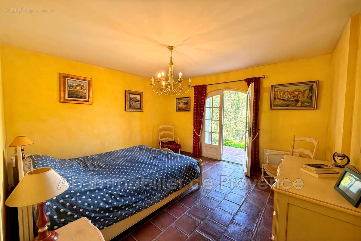 Maison 188 m² à Rognes  - photo 9