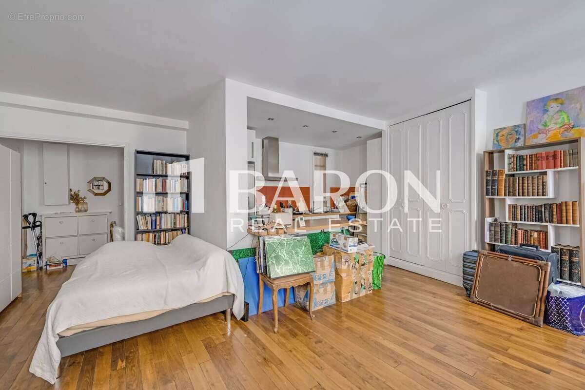 Appartement à PARIS-17E