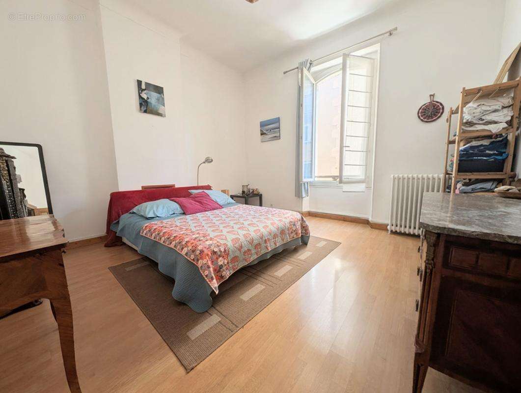 Appartement à MARSEILLE-1E