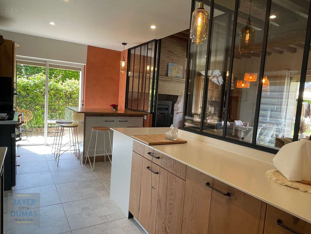 ALLERIOT - Magnifique demeure 6 Chambres, vaste Garage et Piscine - - photo 12