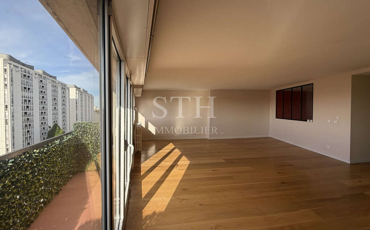 Appartement à PARIS-15E