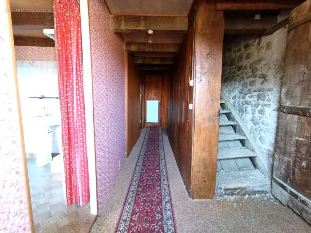 Maison à SAINT-YRIEIX-LA-MONTAGNE