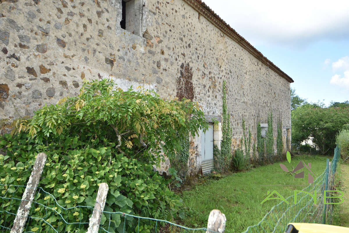 Maison à MONTBRON