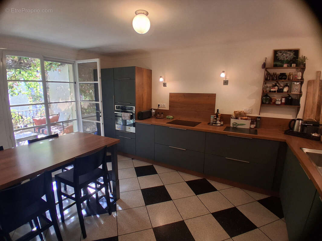 Maison à FONTVIEILLE