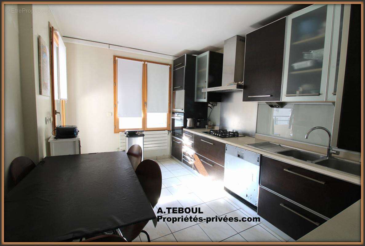 Villeurbanne Gratte-ciel - 122m² - T4Bis - Balcon 12m² - Suite Parentale - Cli:matisation - Garage - photo 6