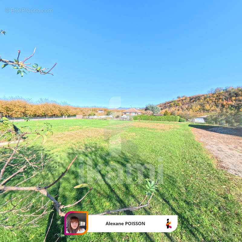 Terrain à SAINT-JUST-DE-CLAIX