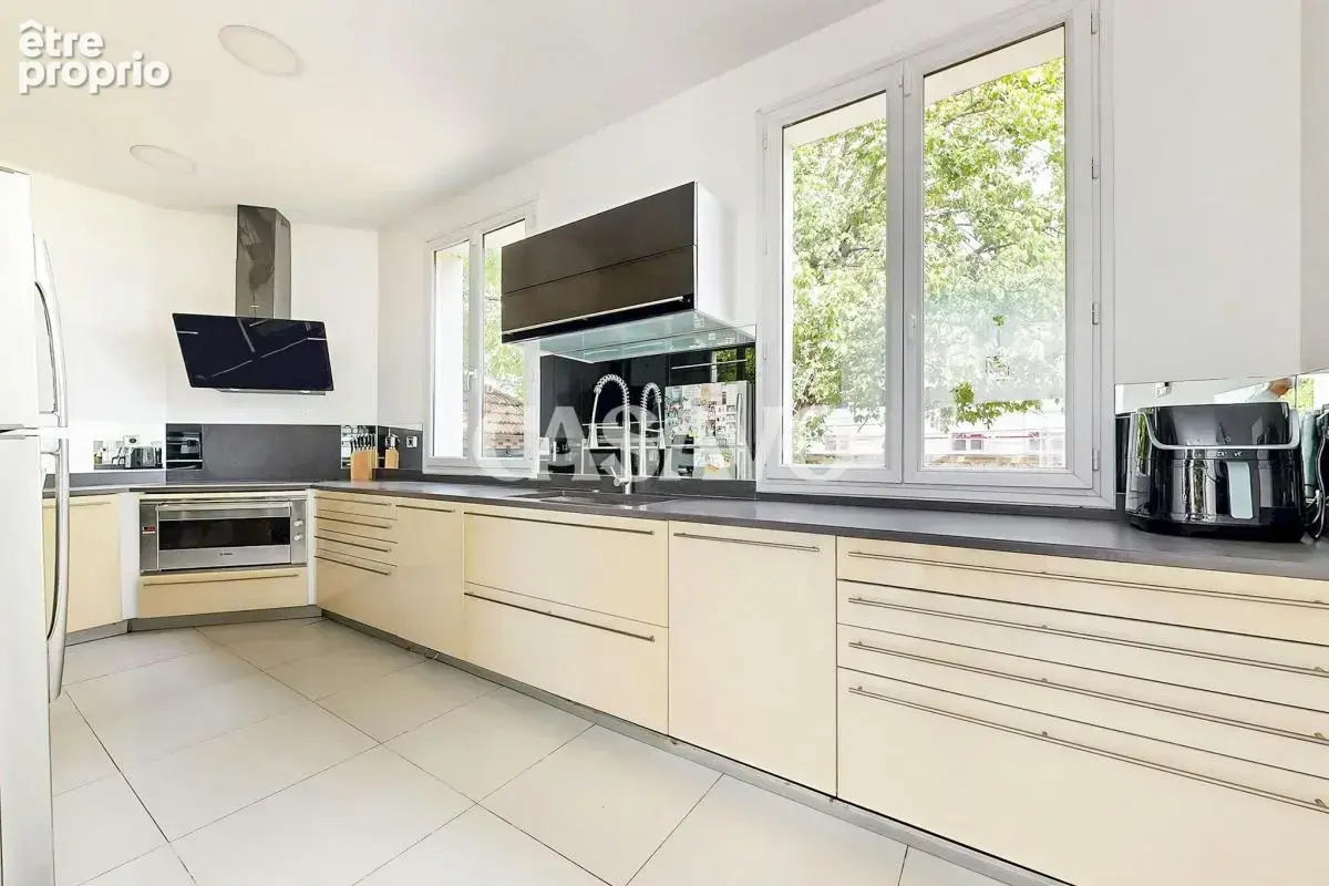 Vente Maison 9 pièces de 330m² - 94120 Fontenay-sous-Bois - photo 7