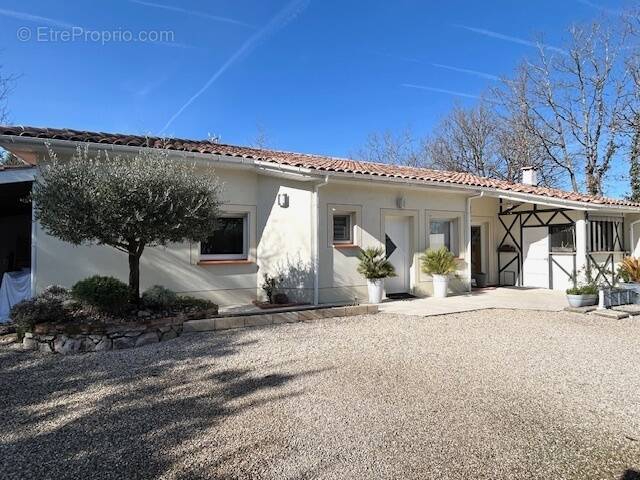 Maison à SAINT-ETIENNE-DE-TULMONT