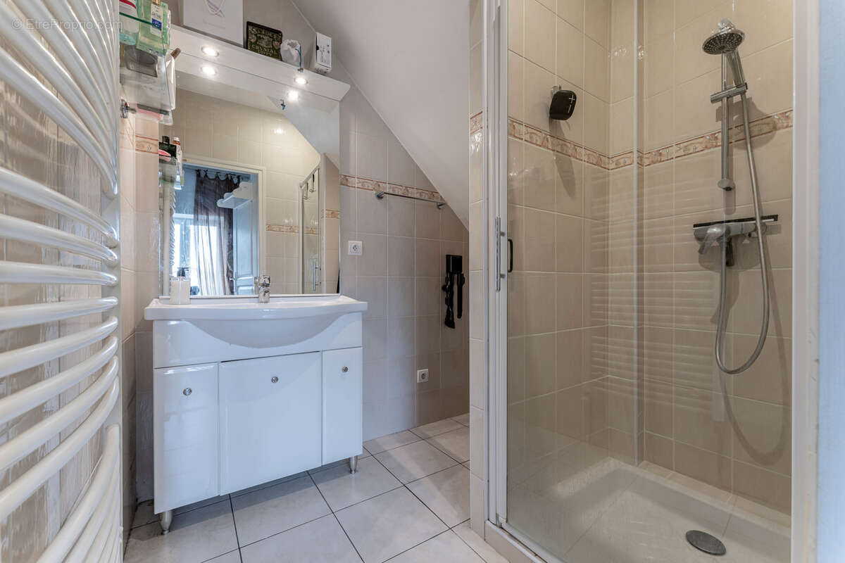 Maison à NEUVILLE-SUR-SAONE