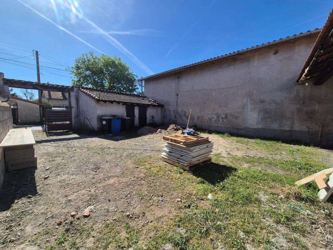 Appartement à VEAUCHE