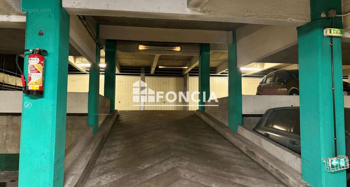 Parking à PARIS-14E