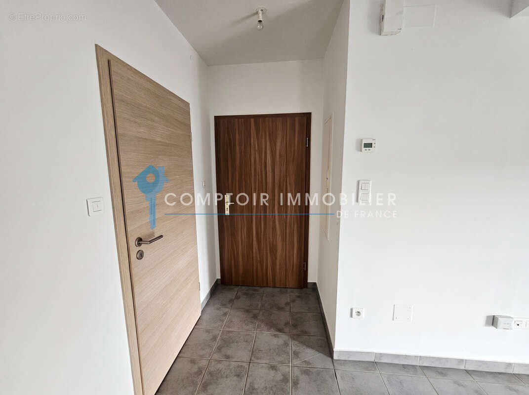 Oeting   Superbe F3 de 77 m2 avec balcon panoramique, garage et faibles charges - photo 4