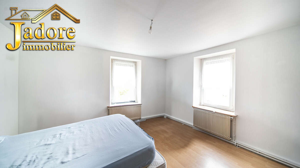 Maison à LA CHAPELLE-DEVANT-BRUYERES