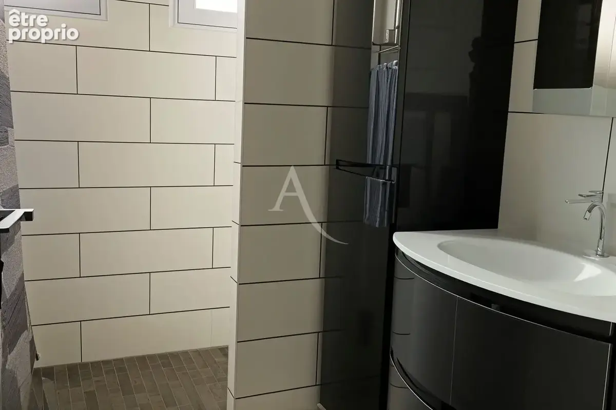 Exclusivité - Superbe maison familiale aux prestations soignées de 168 m² - photo 17