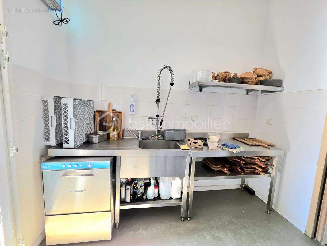 Commerce à SAINT-PAUL-TROIS-CHATEAUX