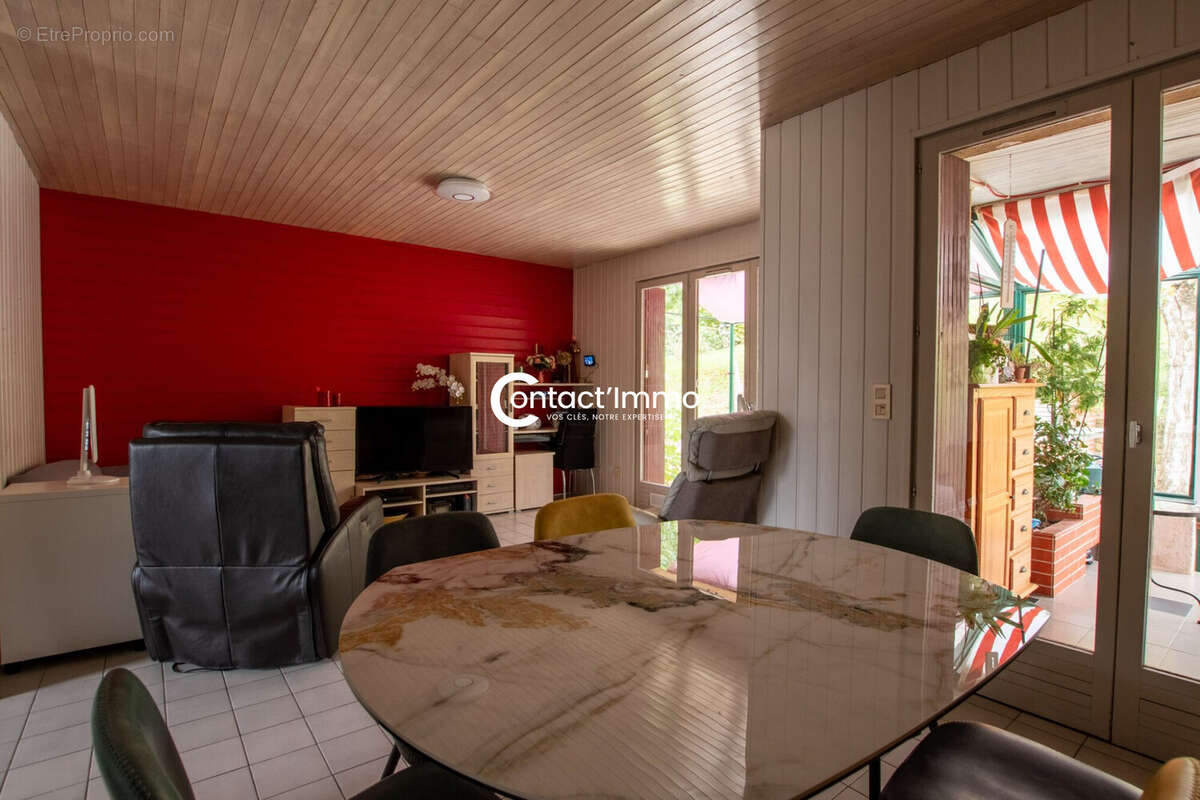 Maison à VIC-LE-COMTE