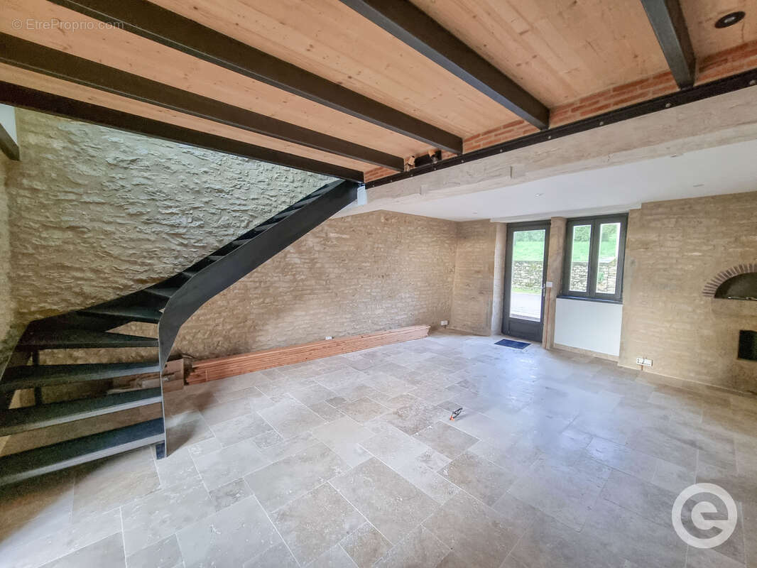 Maison à THAROISEAU