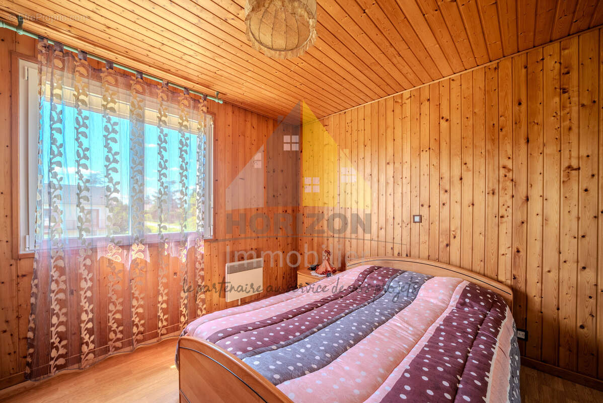 Maison sur-sous sol complet, mitoyenne, aux portes de Bletterans - photo 5