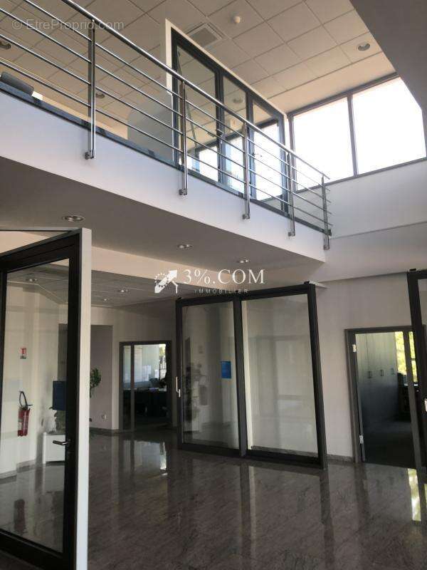 Ensemble Immobilier Bureaux de 375m2 + entrepôts de 3860m2 ( - photo 9