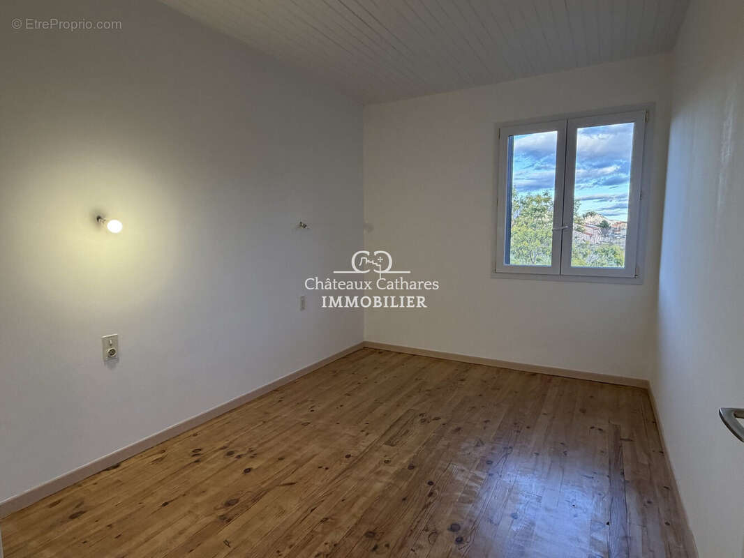 Chambre 2 1er étage - Maison à SAINT-PAUL-DE-FENOUILLET