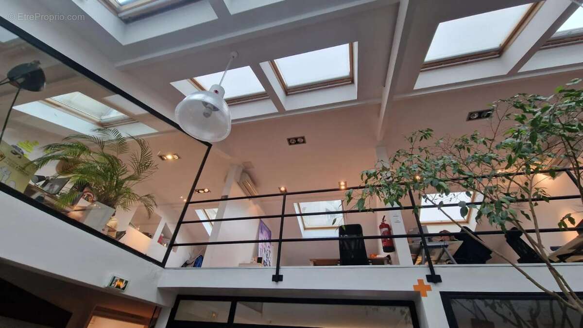Coup de cœur assuré ! Corpimmo vous propose à la vente plusieurs surfaces divisibled dans une copropriété de charme de 5 lots. F - photo 2
