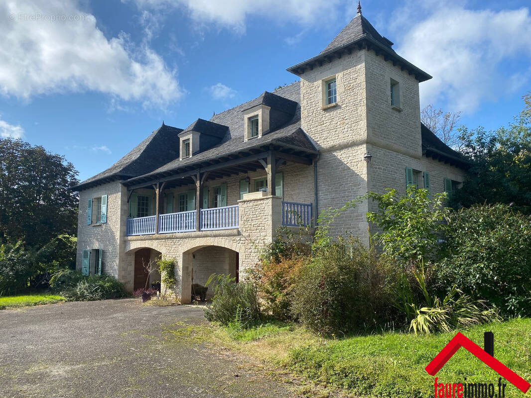 Maison à SAINT-PANTALEON-DE-LARCHE