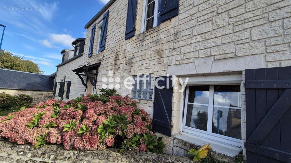 Maison à PORT-EN-BESSIN-HUPPAIN