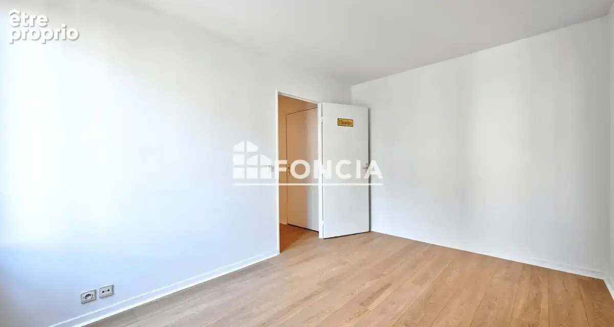 Cergy le haut - face gare – balcon plein sud – 64 m² - parking sous sol - photo 8