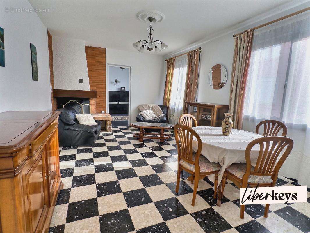 Maison à SAINT-JEAN-DU-FALGA