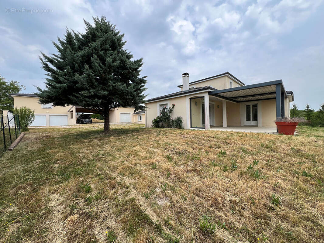 Maison à CHATELRAOULD-SAINT-LOUVENT