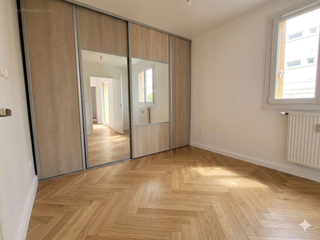 Appartement à LES CLAYES-SOUS-BOIS