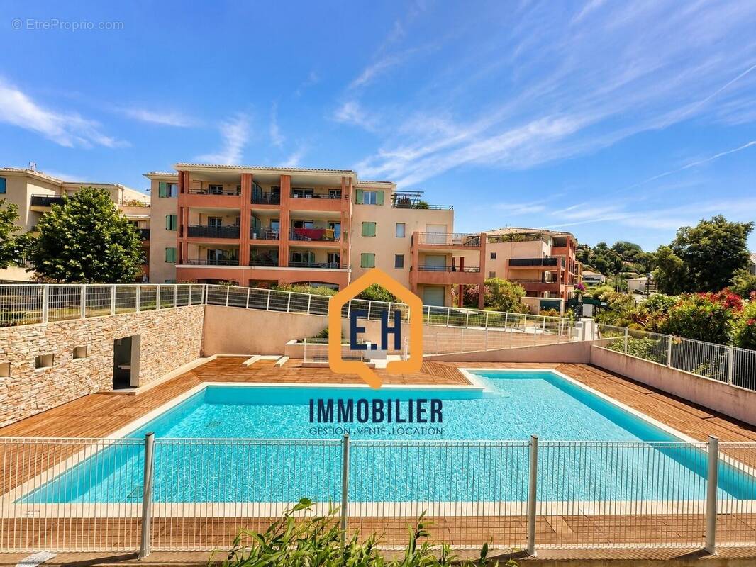 Appartement à BORMES-LES-MIMOSAS