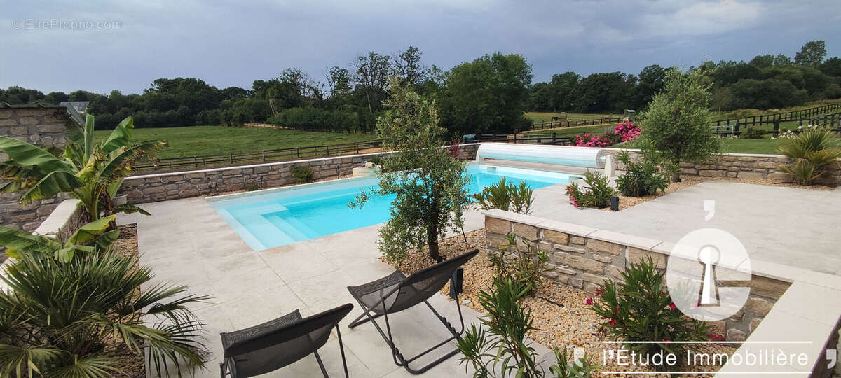 Maison Saint Ouen Des Toits 9 pièce(s) 189 m2 + 6 gîtes (132 m²) - photo 2