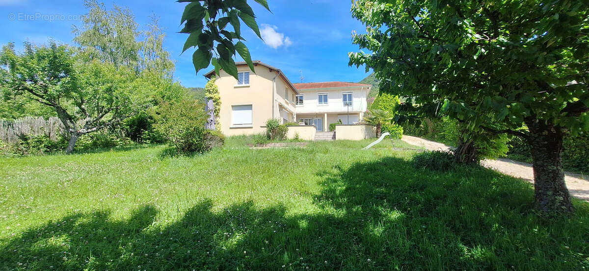 Lagnieu (Ain)   Entre Lyon et Bourg-en-Bresse. - photo 2