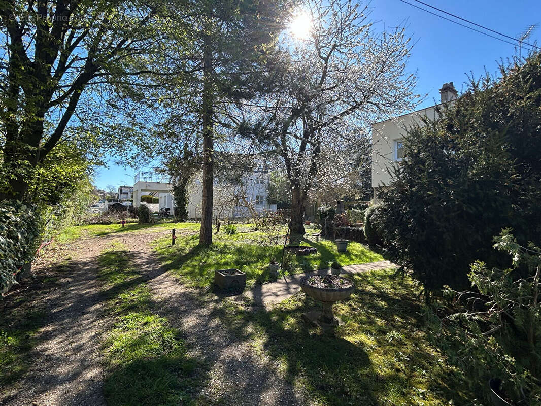 Appartement à L'HAY-LES-ROSES