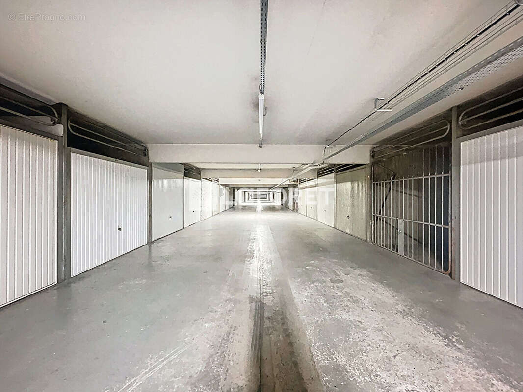 Parking à CALUIRE-ET-CUIRE