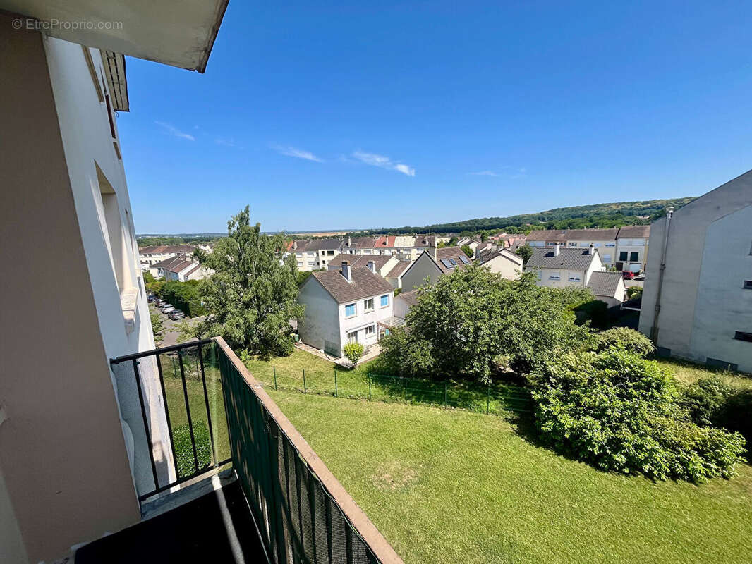 Appartement à LES CLAYES-SOUS-BOIS
