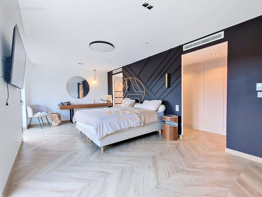 Maison 157 m² à Saint-Maur-Des-Fosses  - photo 6