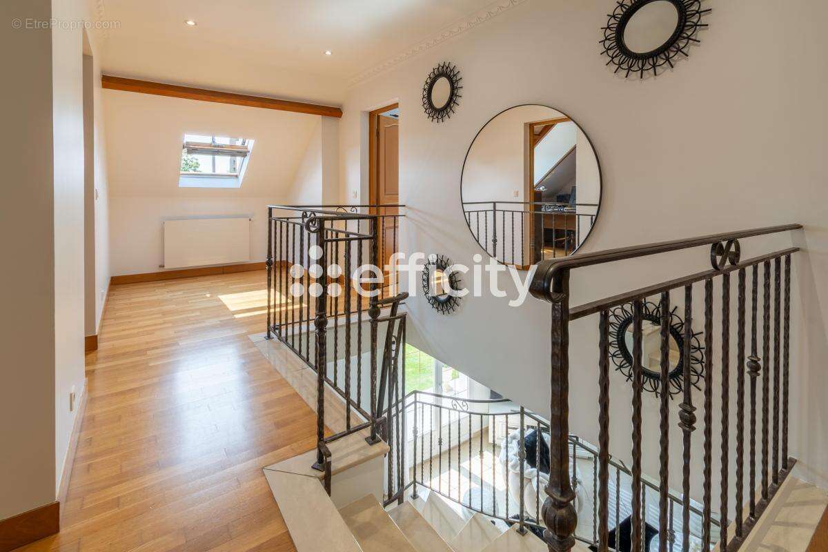 Maison à VIGNEUX-SUR-SEINE