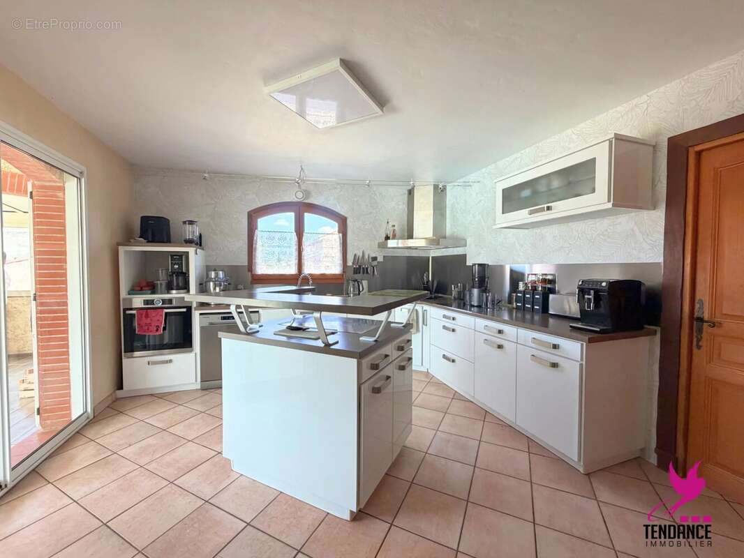 Villa de 200 m² sur 5 500 m² de terrain – potentiel de division - photo 7
