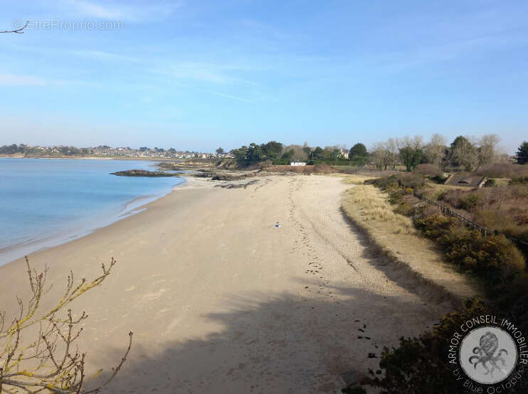 Terrain à SAINT-JACUT-DE-LA-MER