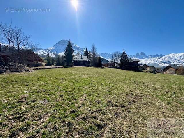 Terrain à ALBIEZ-MONTROND