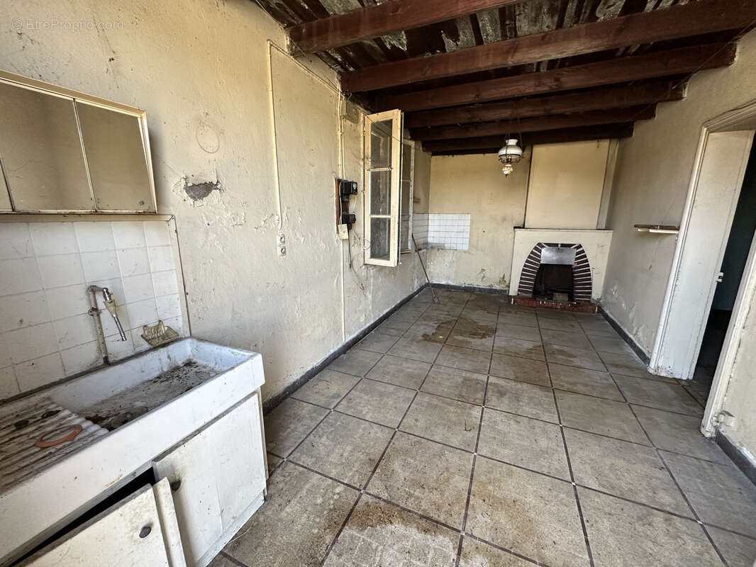 Maison à LA ROCHE-CHALAIS