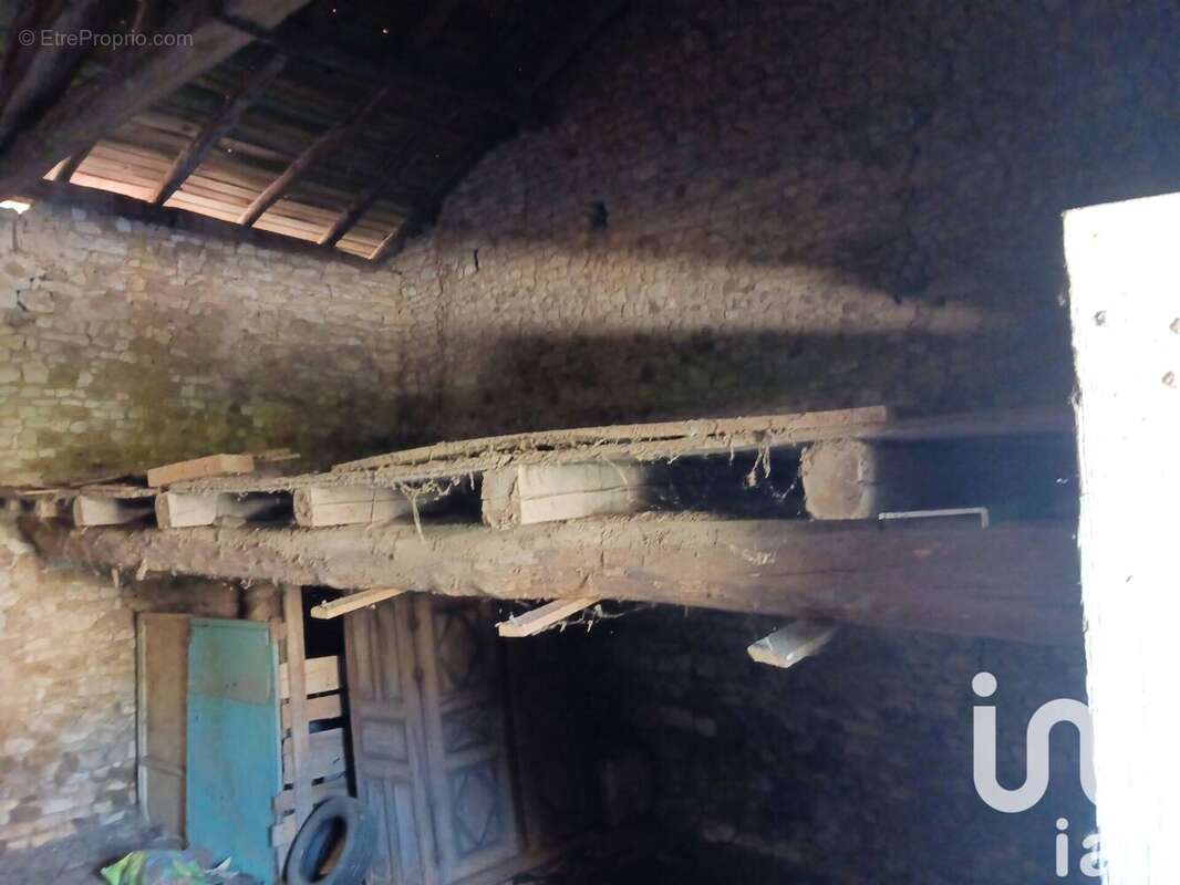 Photo 5 - Parking à SAINT-SECONDIN